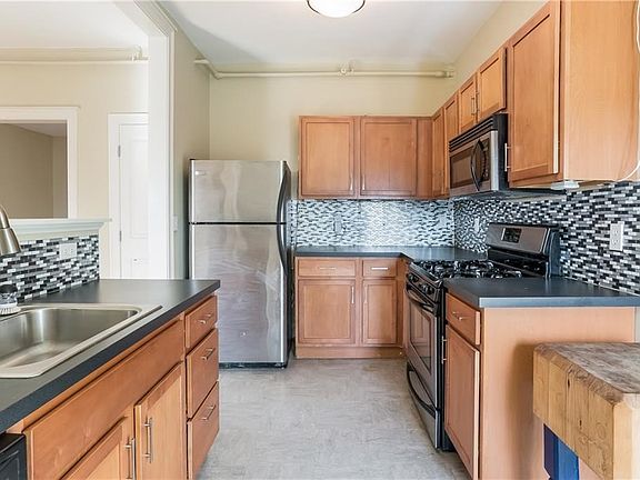 3rd image of 37-39 Parkis Ave #5