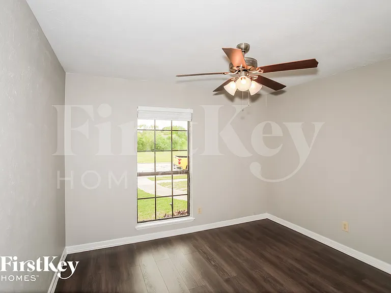 1835 Tree Line Dr — Photo 12