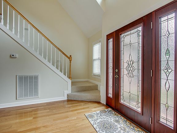 3rd image of 287 Rivermont Cir