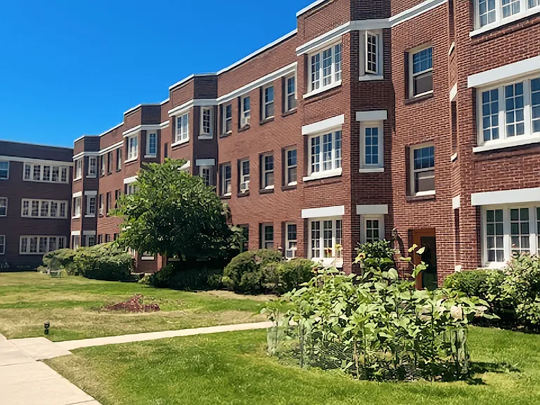Broadway Apartments — Photo 12