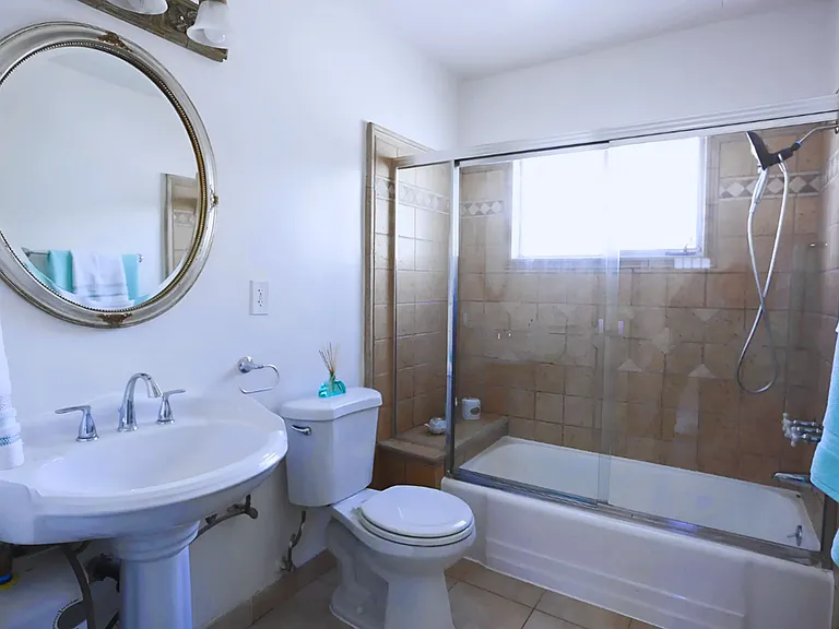 Now Leasing! Gorgeous 1-Bedroom At 216 S. Gale Dr Beverly Hills, Ca 90211 — Photo 19