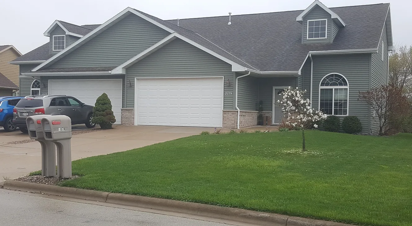3 bed, 3.5 bath, 2750 sqft, $2,700 — Photo 1