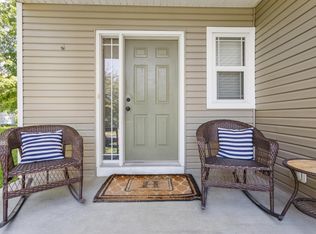 960 Carver Beach Rd, Chanhassen, MN 55317