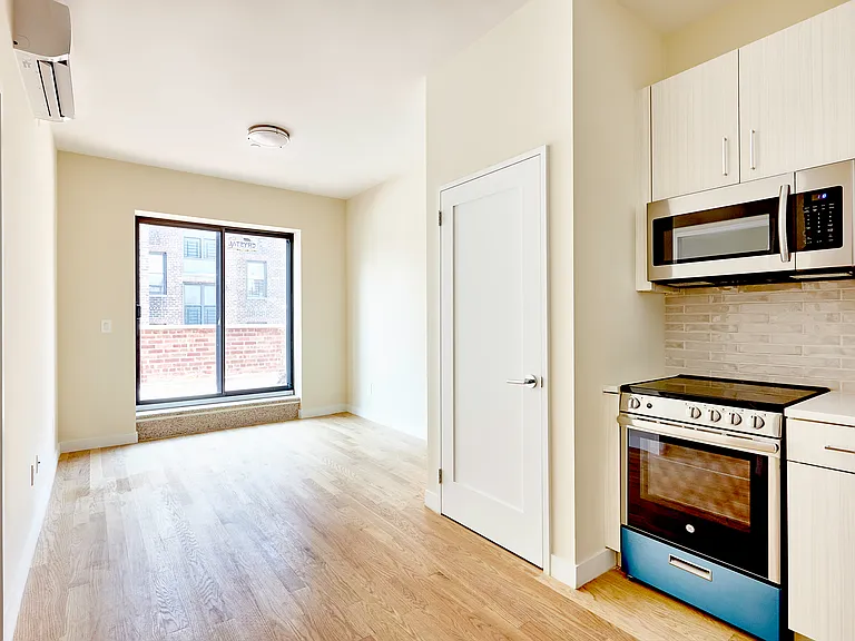 785 Saint Nicholas Ave #5R — Photo 2