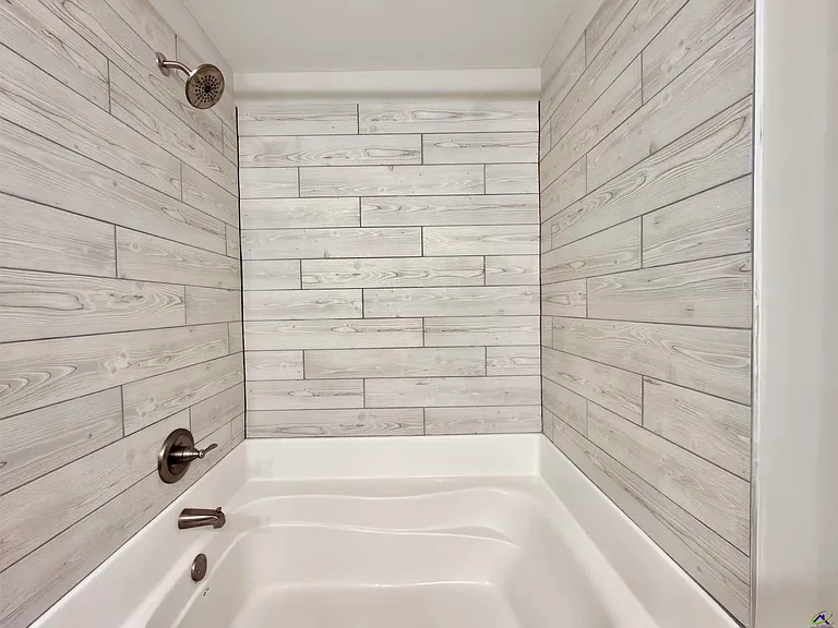 212 Beau Claire Cir — Photo 42
