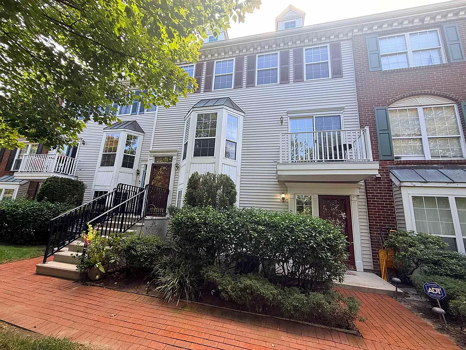 10 Redwood St