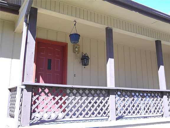 2nd image of 5 Rayburn Ln