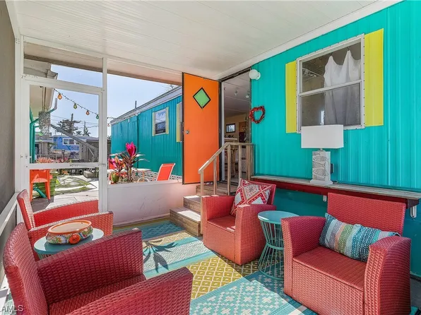 2631 Cajuput St, Matlacha, FL 33993