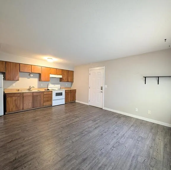 920 W Entiat Ave #C — Photo 3