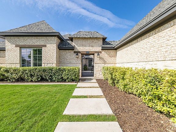 2nd image of 6125 Lois Ln