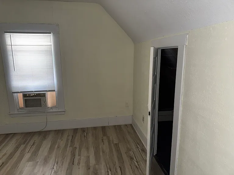 2740 Albion St — Photo 4