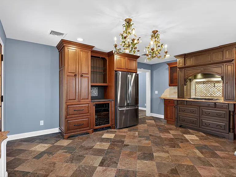 48 Burns Ave #2 — Photo 10