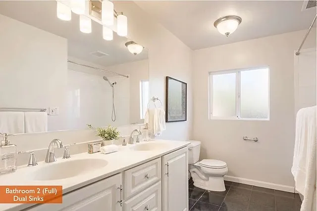 439 Valencia Dr — Photo 5