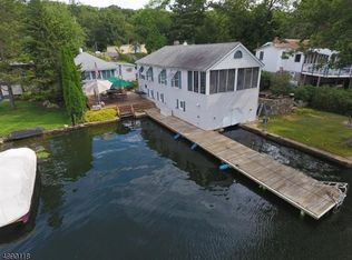 16 Thompson Ln, Hopatcong, NJ 07821