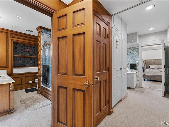 18th image of 10 Vouga Ln