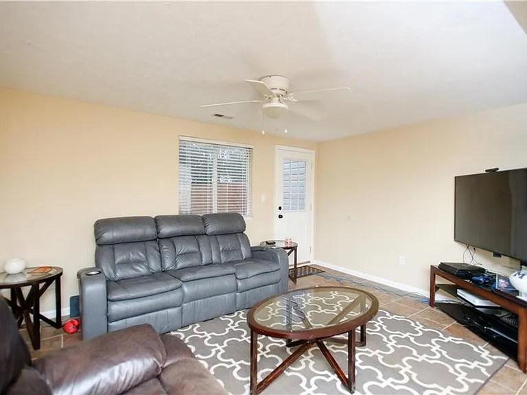 63 Lucinda Ct — Photo 8