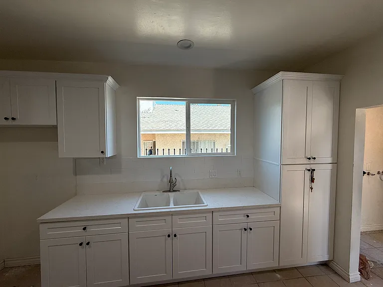 8930 S Vermont Ave — Photo 23