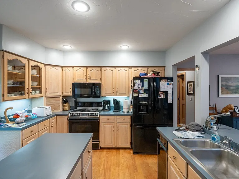 39 Robertson Dr — Photo 13