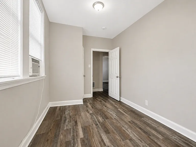 2525 W Cold Spring Ln — Photo 15
