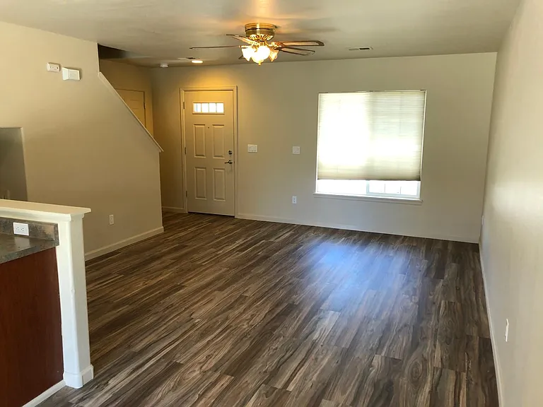 6827 Brittany Dr — Photo 6
