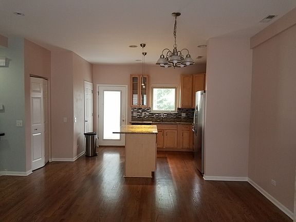 4th image of 2919 N Natoma Ave Unit 5