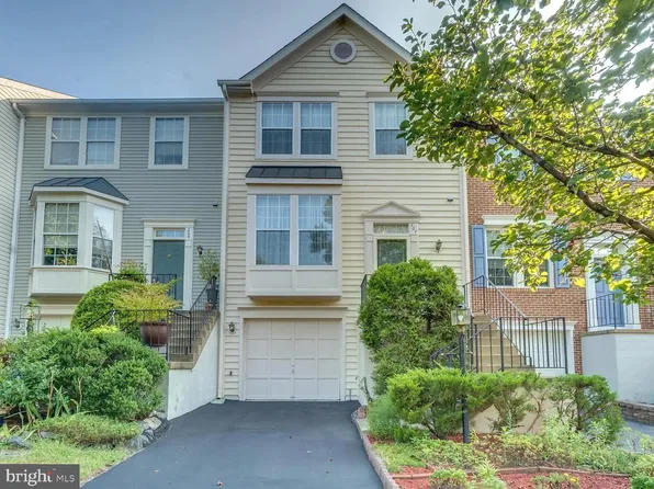 207 Knollwood Ct, Stafford, VA 22554