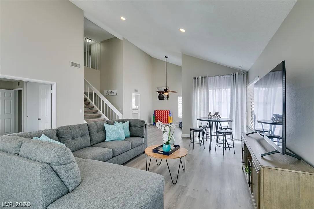 4 bed, 3.0 bath, 2139 sqft, $3,000 — Photo 3