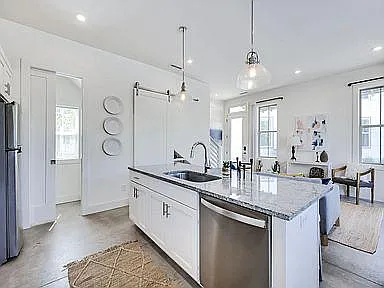 653 Nashua Ln — Photo 3
