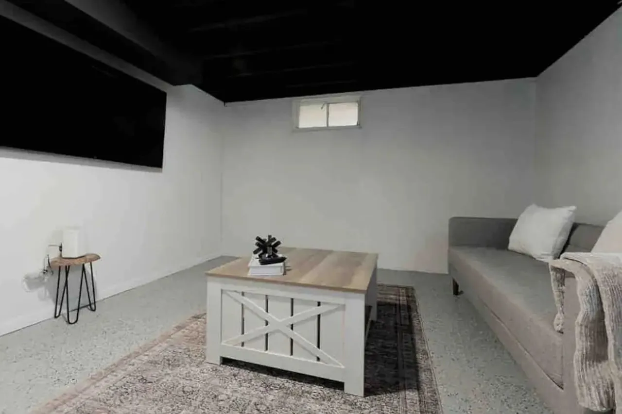 4 bed, 1500 sqft, $8,100 — Photo 4