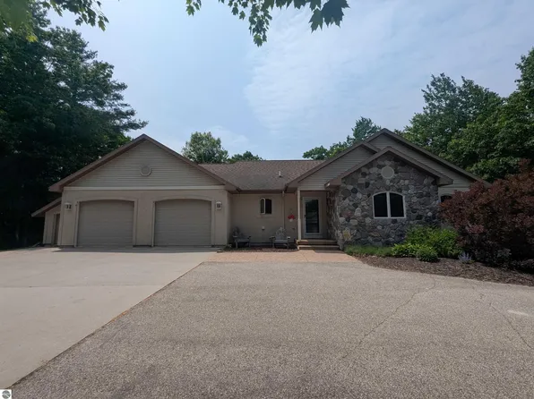 8544 Esmond Rd, Hale, MI 48739