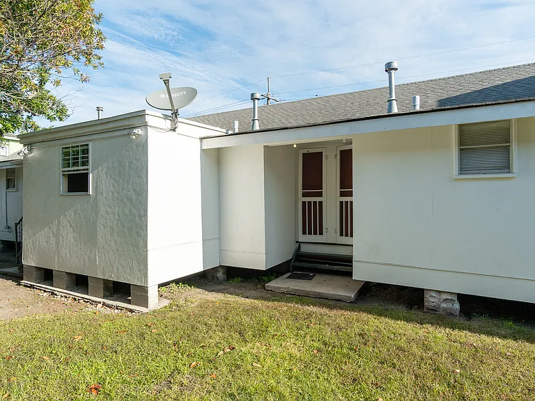 8500 Hickory St — Photo 7