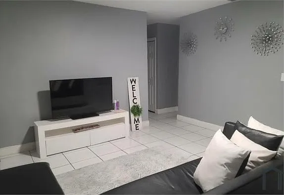 4 bed, 2280 sqft, $3,500 — Photo 2