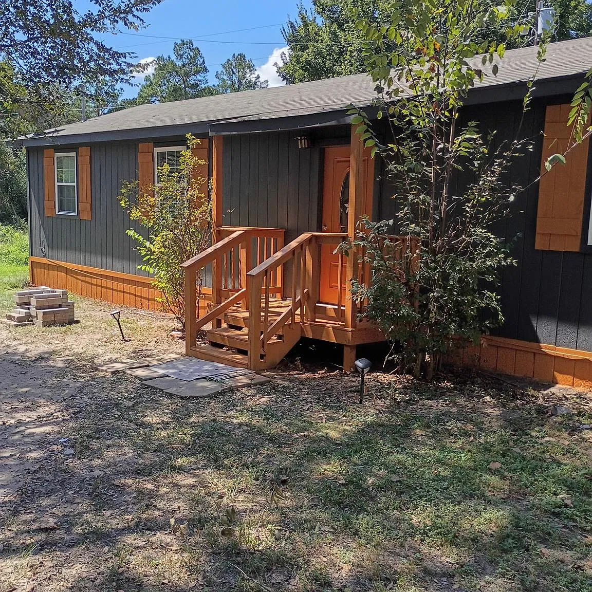 3 bed, 1.0 bath, 996 sqft, $950 — Photo 1