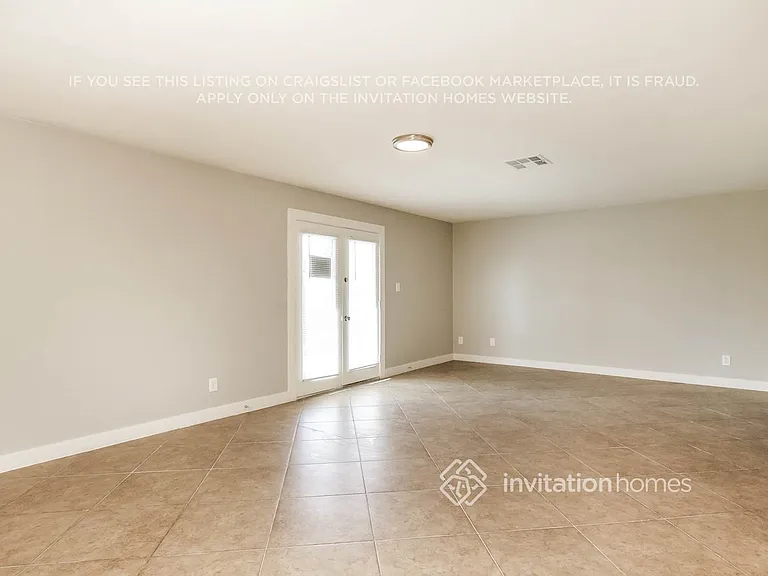 4512 N 81st Dr — Photo 4