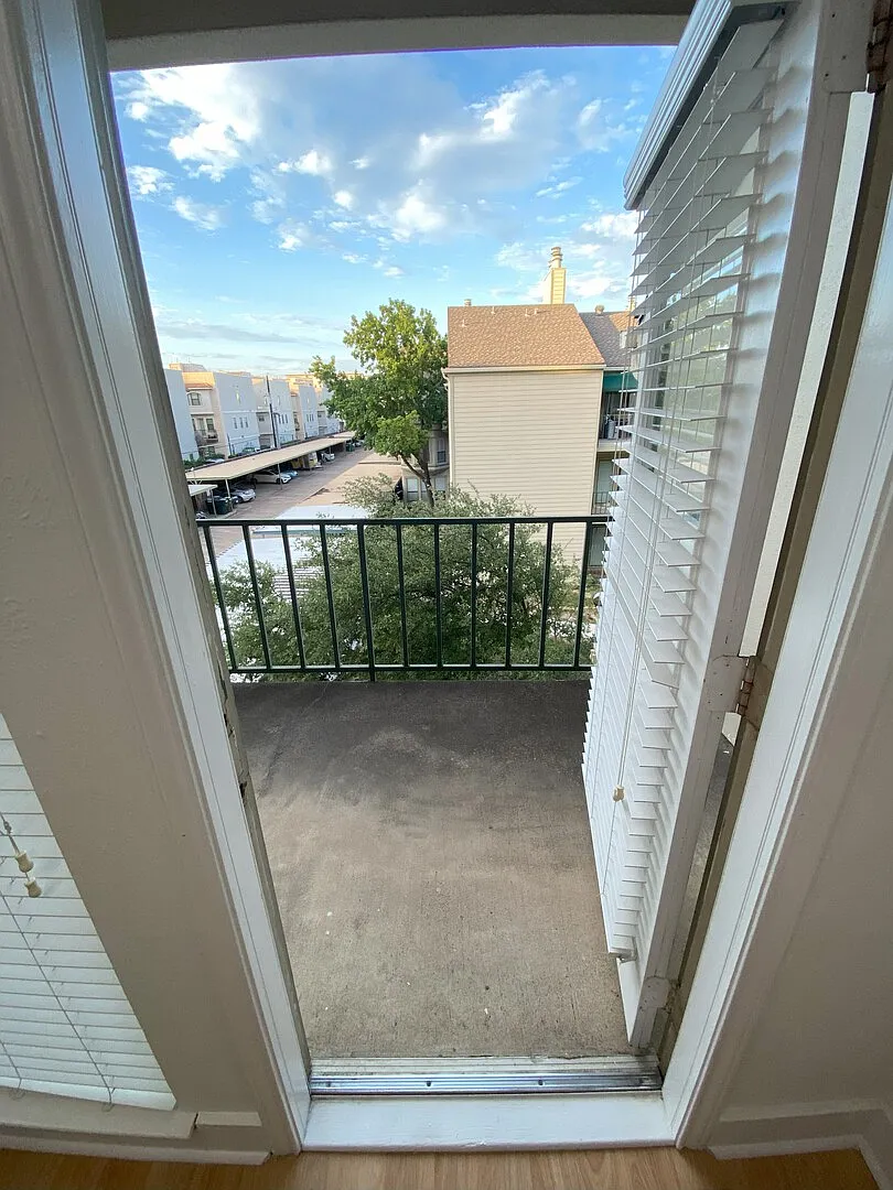 Newly Updated full apartment close to BSW and 5 minutes from Dallas am — Photo 2