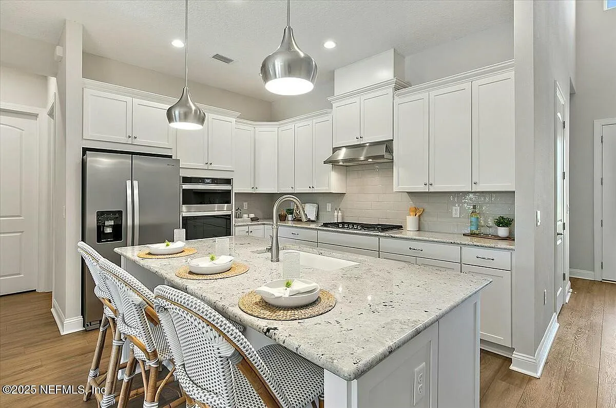 3 bed, 2.5 bath, 2272 sqft, $3,600 — Photo 2