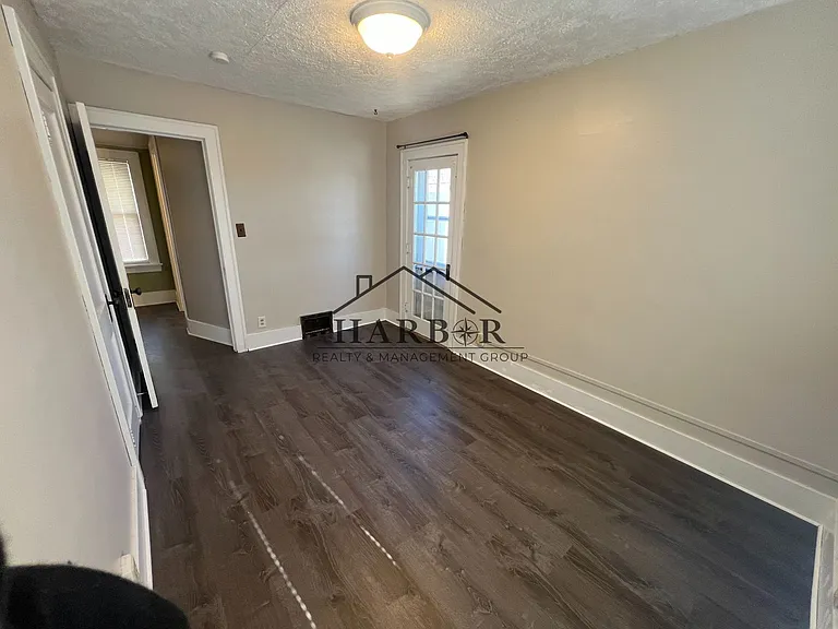 405 1st St SW — Photo 4