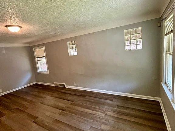 3rd image of 6035 Margaretta Ave