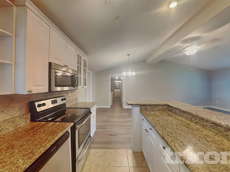 1819 Brentwood Dr — Photo 4