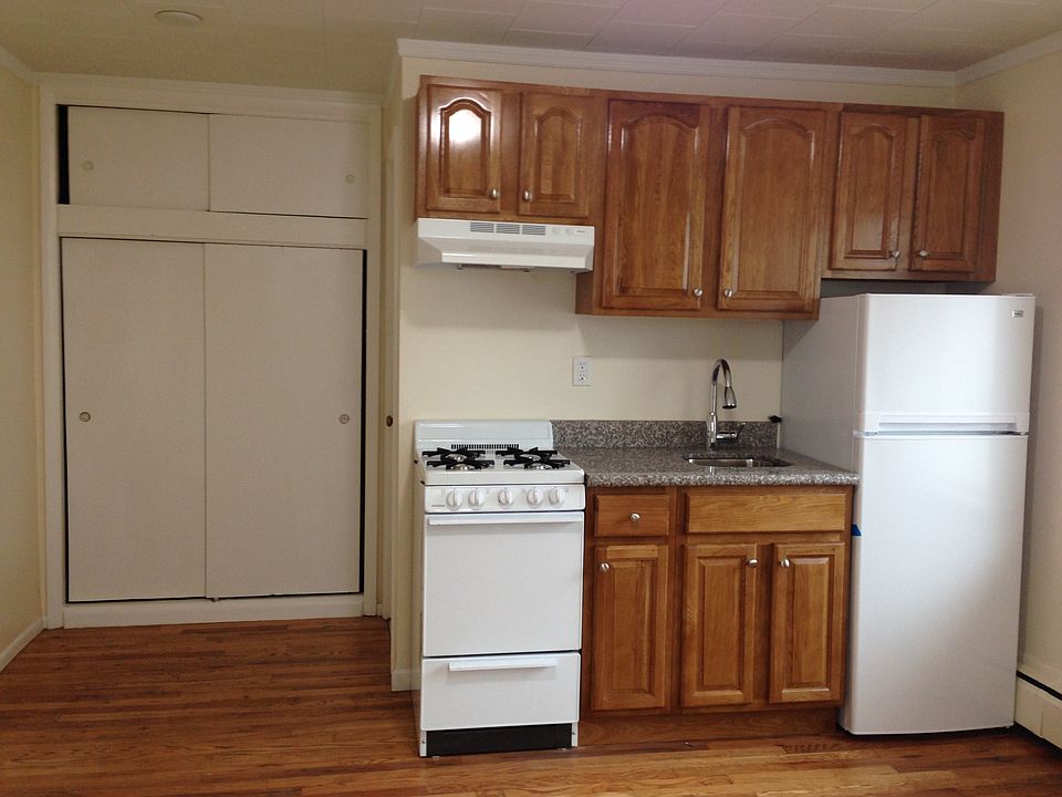 2nd image of 1020 Hudson St APT 6