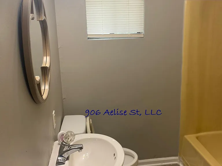 906 Aelise St — Photo 5