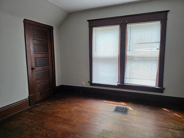 1705 Gillette St — Photo 9