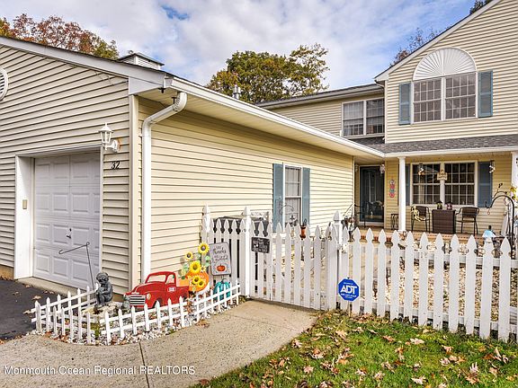 2nd image of 32 Cherrywood Circle #132