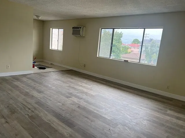 1821 Vine St — Photo 7
