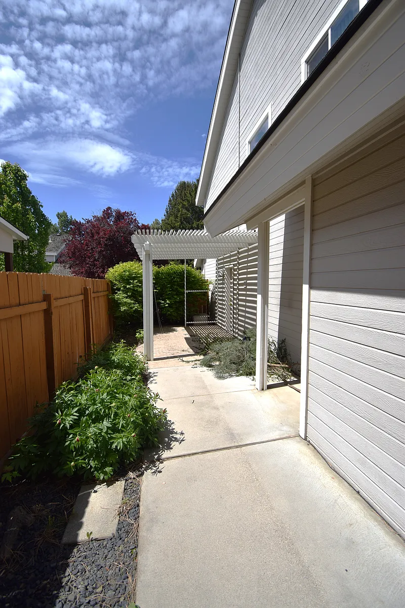 Building Photo - 57 E Ranch Dr