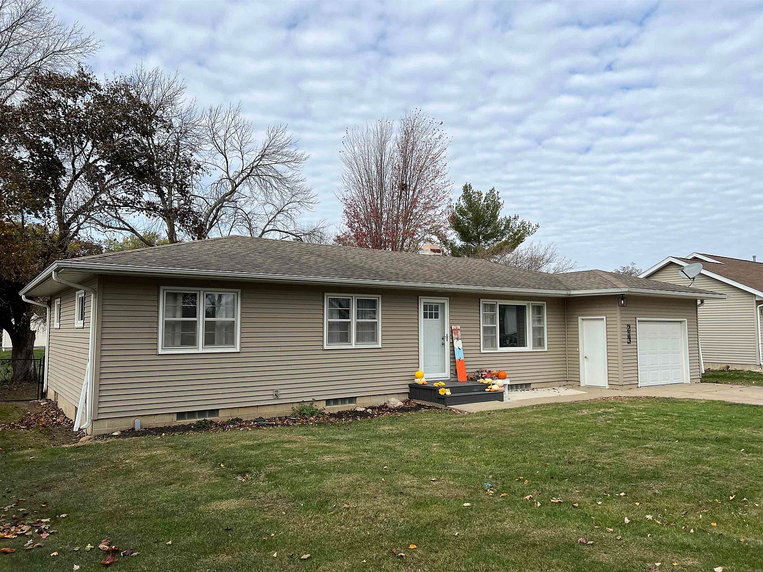 213 8th St, Aplington, IA 50604 Zillow