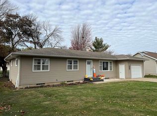 213 8th St, Aplington, IA 50604