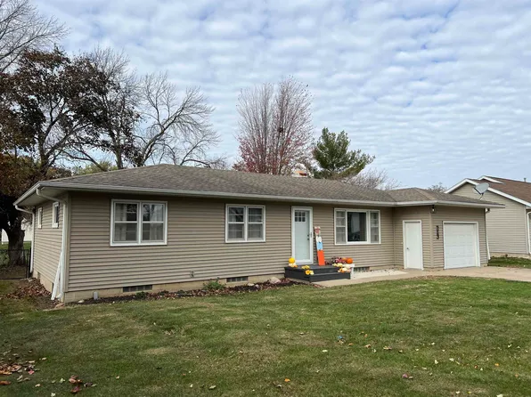 213 8th St, Aplington, IA 50604