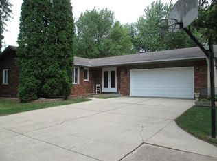 24 N Linden Dr, Plano, IL 60545