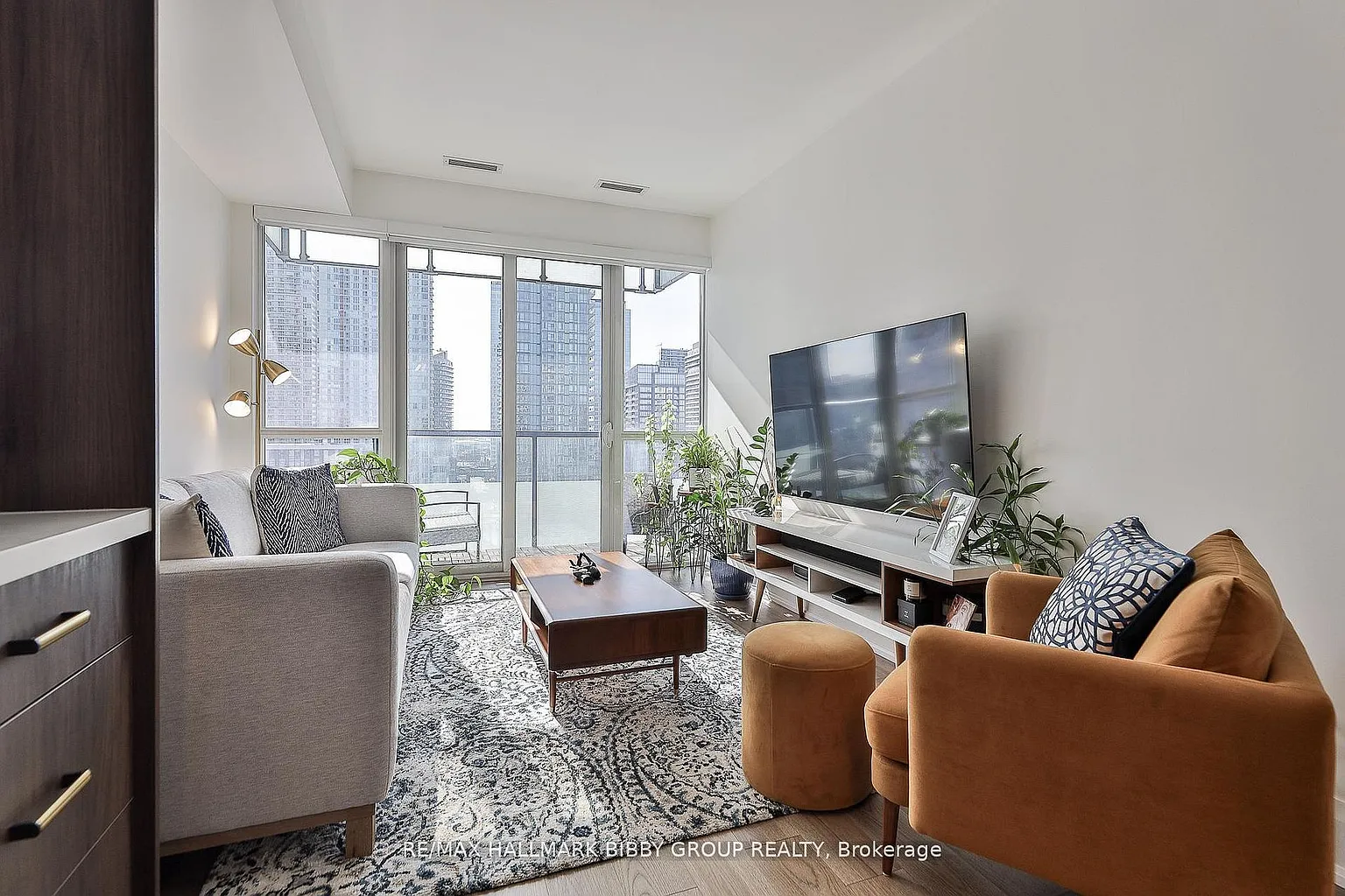 560 Front St W #1131 photo 1